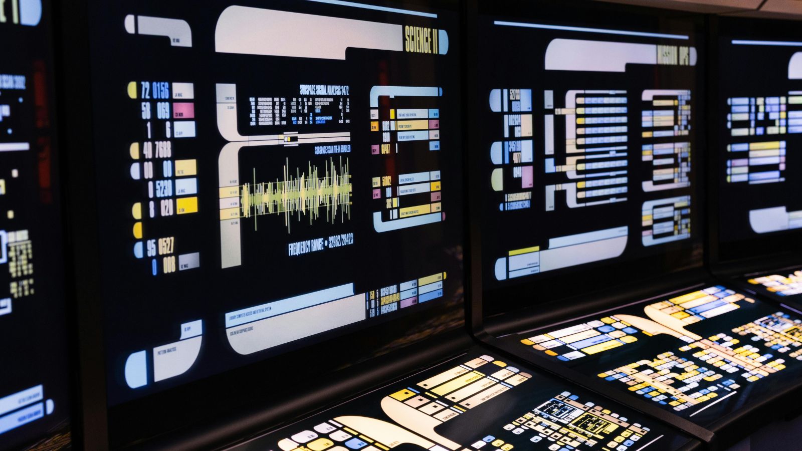 High-tech hospital command center with multiple screens displaying real-time digital twin maps, asset utilisation heatmaps and live ticketing dashboards